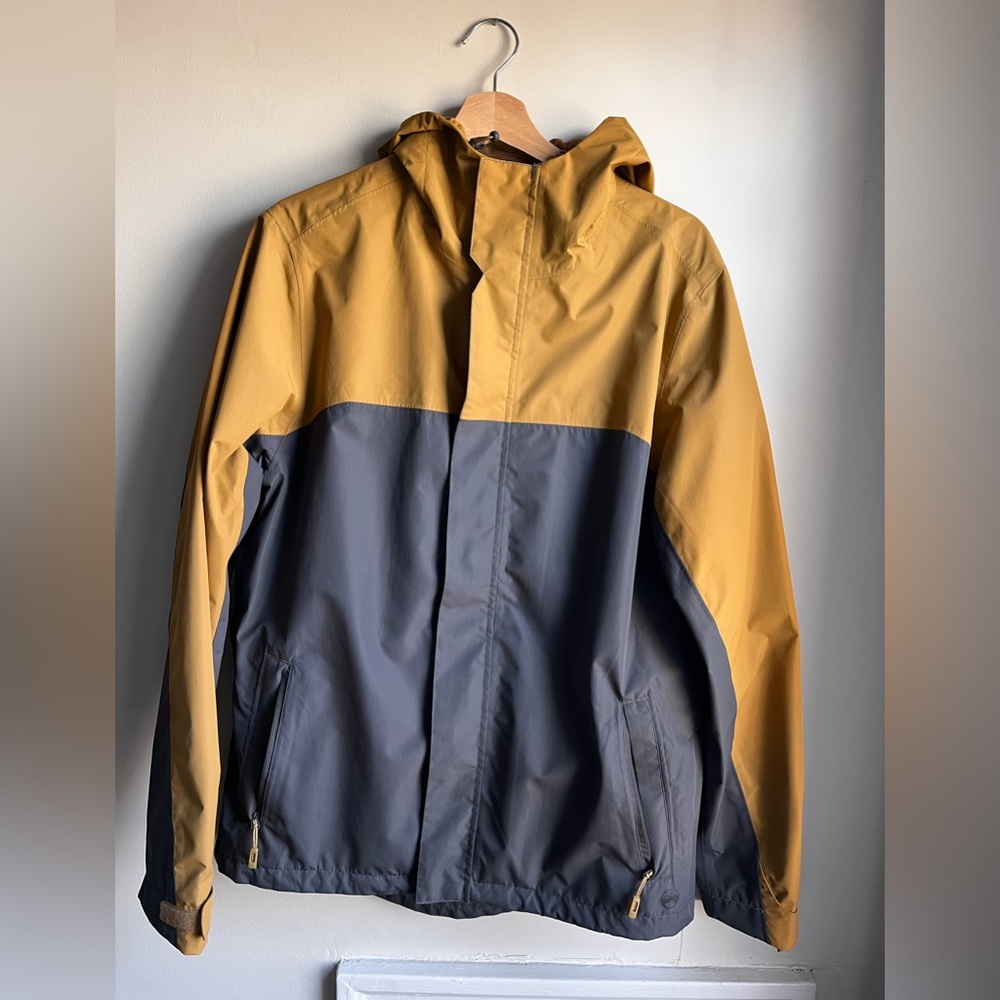 Wind River men’s medium rain jacket